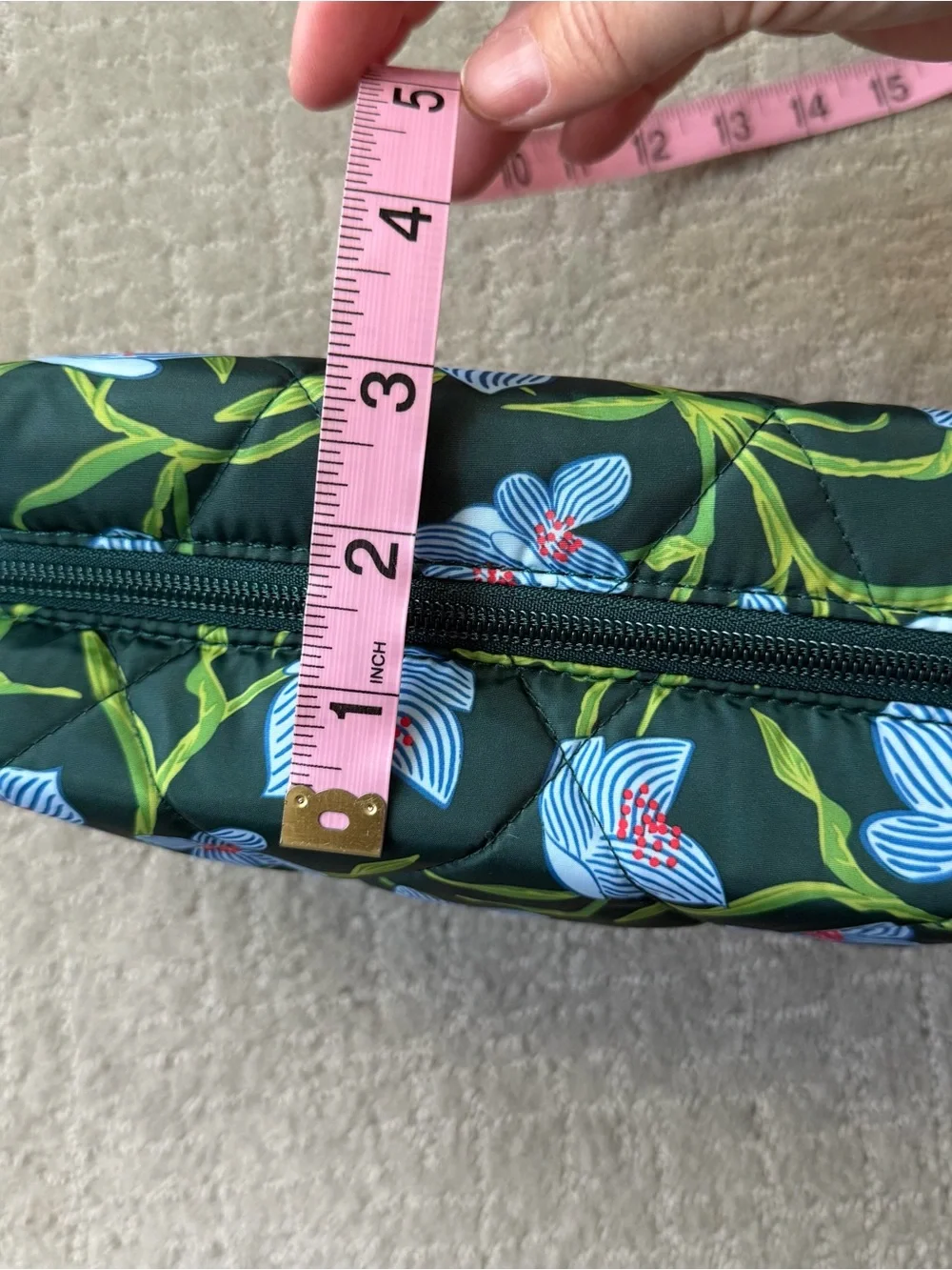 NWT Vera Bradley Essential Medium Lightweight Cosmetic Case in Charlotte Stems